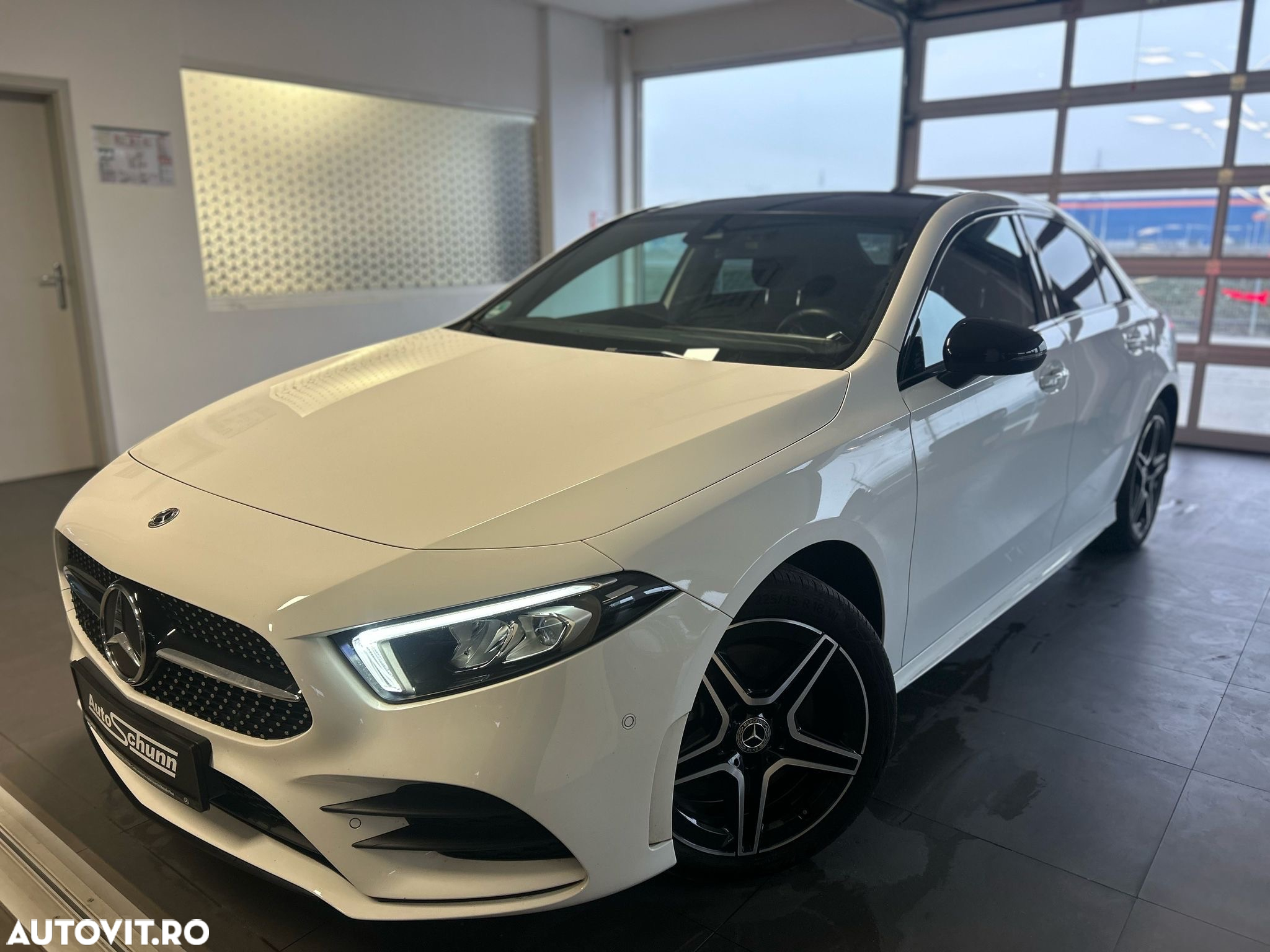 Mercedes-Benz A 250 e 8G-DCT AMG Line - 2