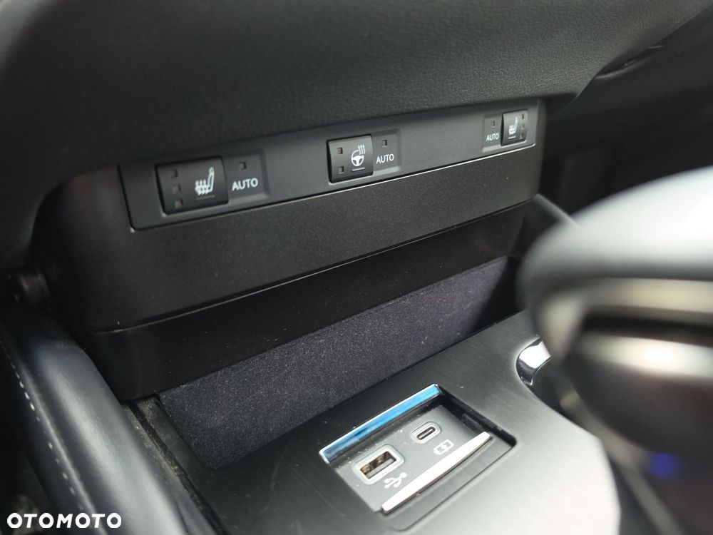 Lexus ES 300h Business Edition - 18