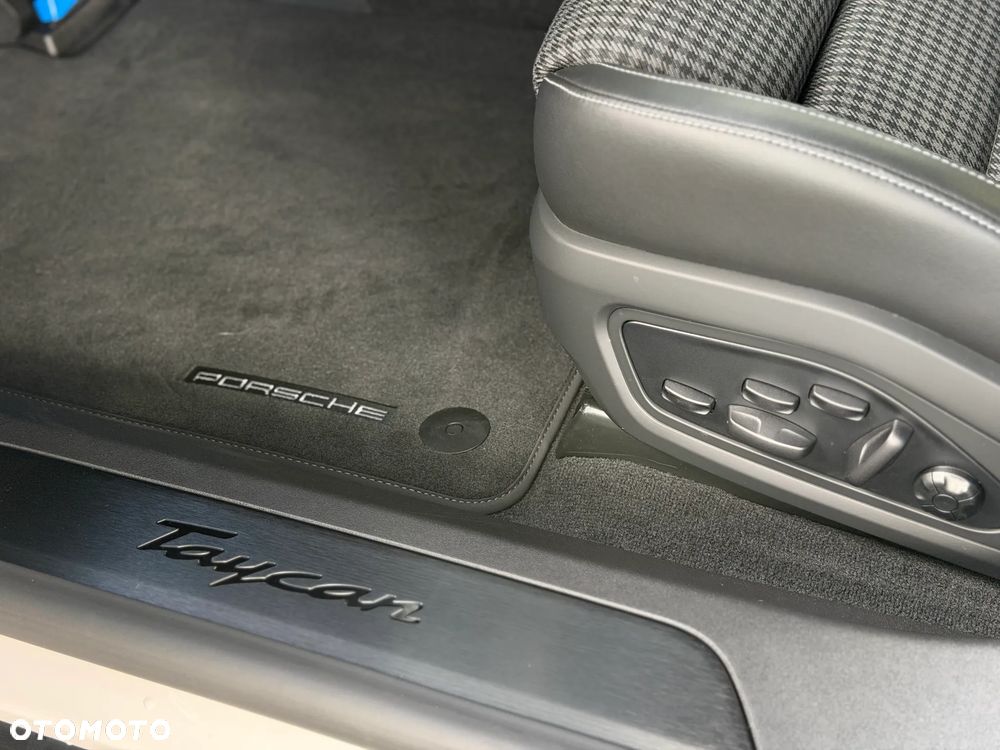 Porsche Taycan 105kWh 4 - 13