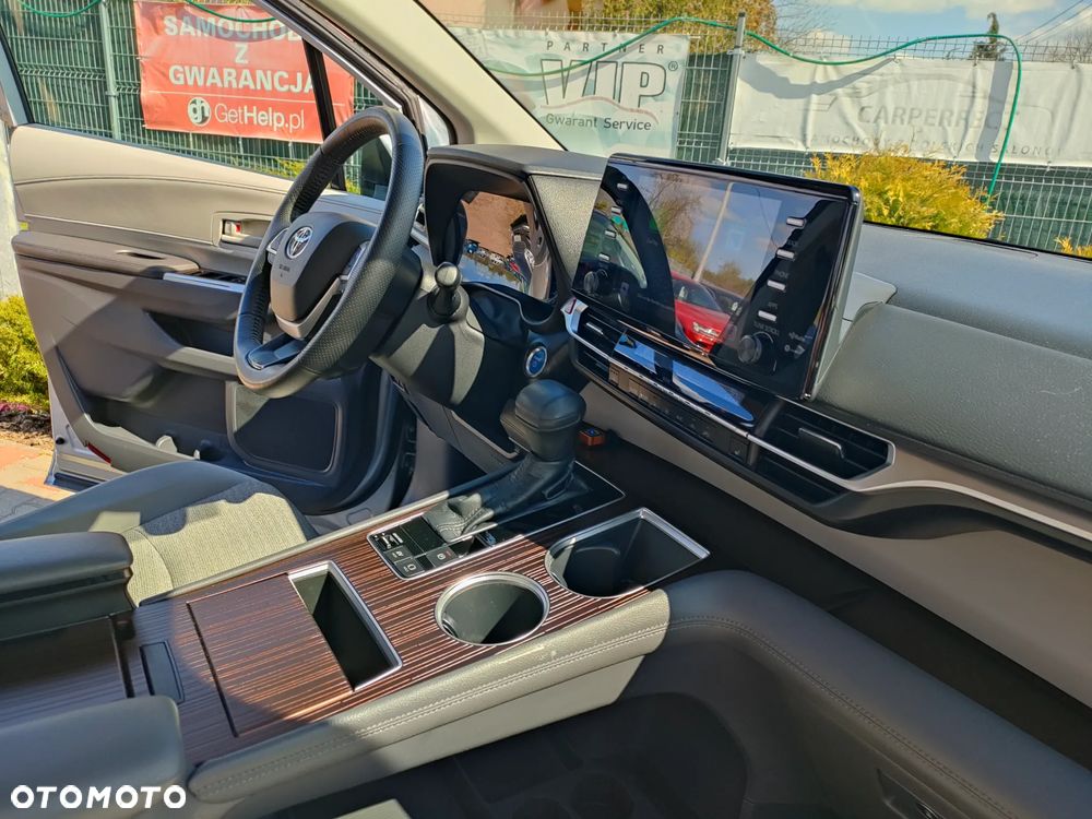 Toyota Sienna - 24