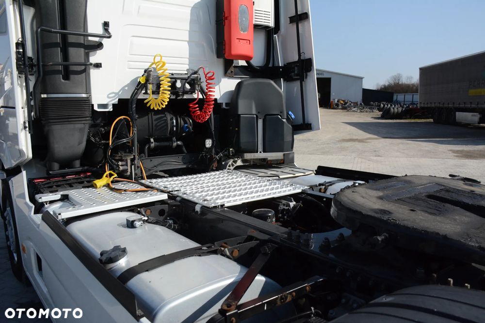 Renault T 520 Comfort / 2017r. / Cała na poduszkach / Kabina Salonka / 2 baki / Klima postojowa - 11