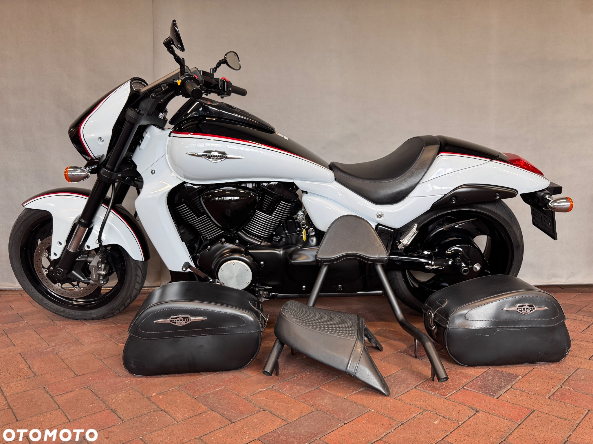 Suzuki Intruder - 2