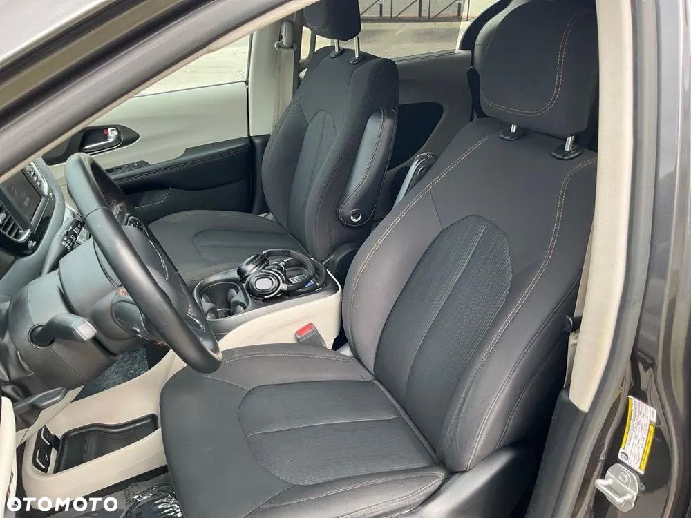 Chrysler Pacifica - 8