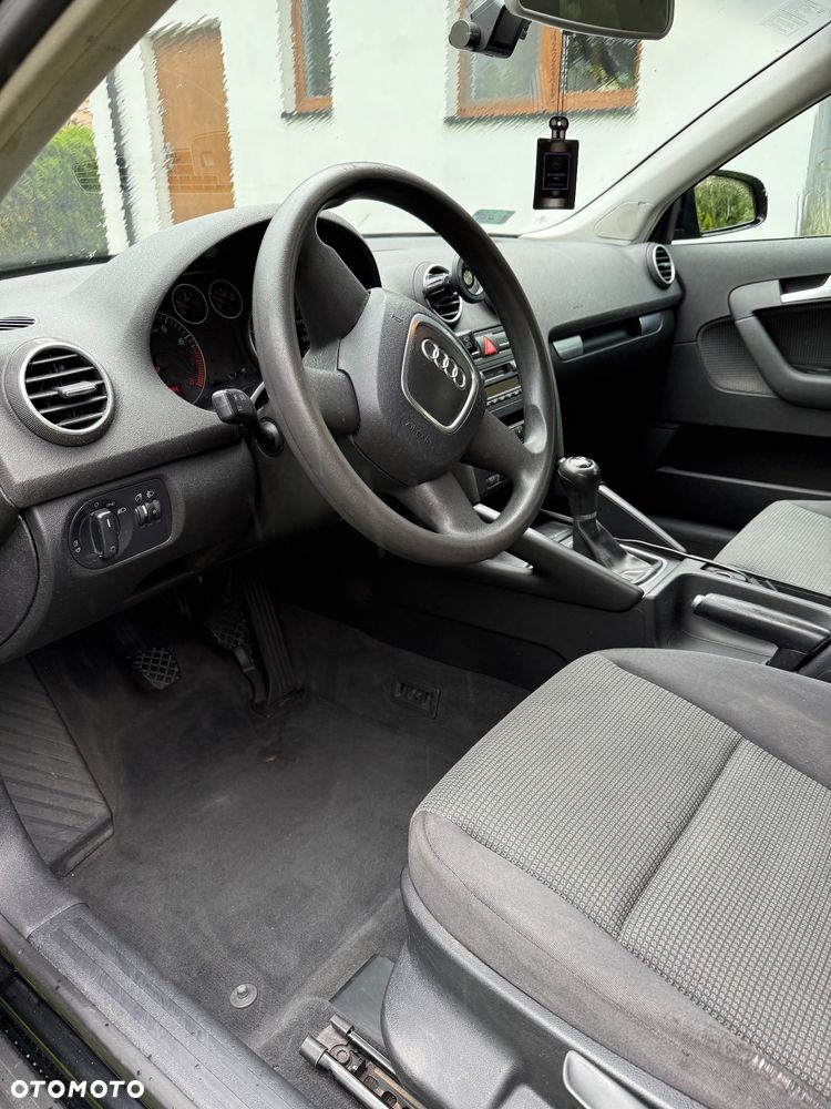Audi A3 Sportback 1.6 Ambiente - 22