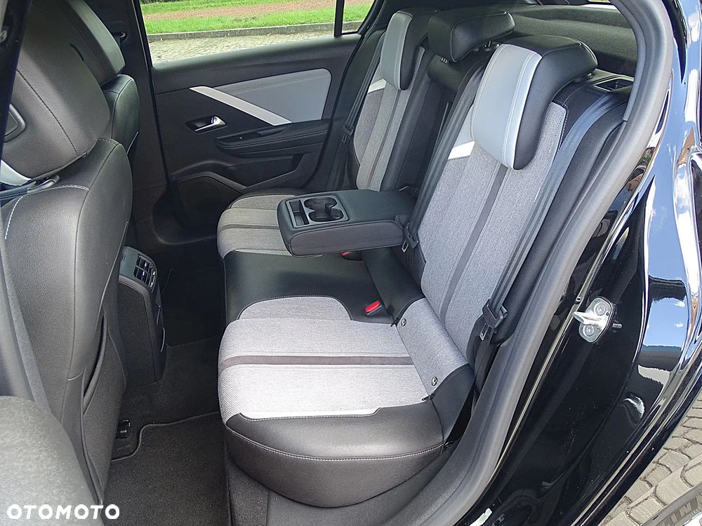 Opel Astra 1.2 Turbo GS - 6