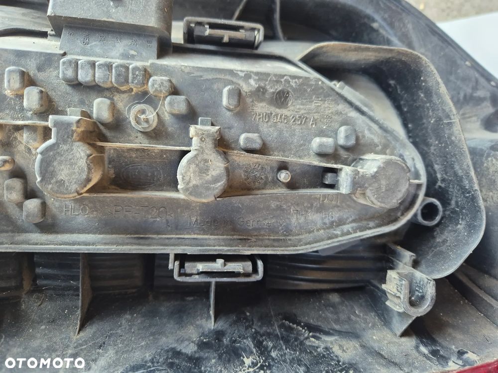 TYLNA LAMPA  PRAWA VW T5 - 2