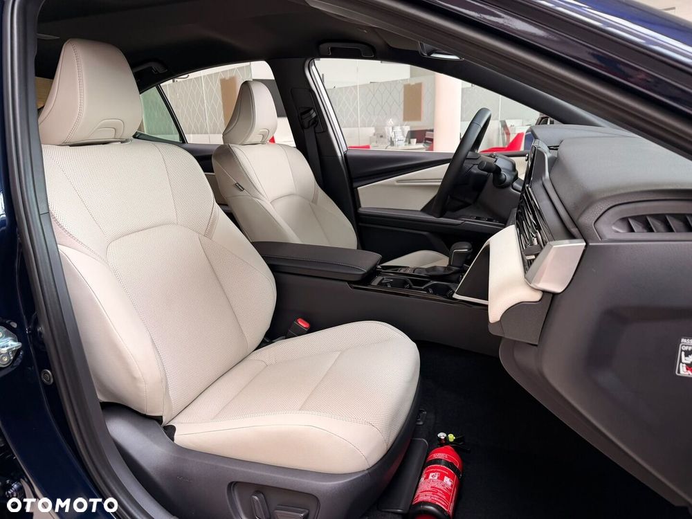 Toyota Camry - 12