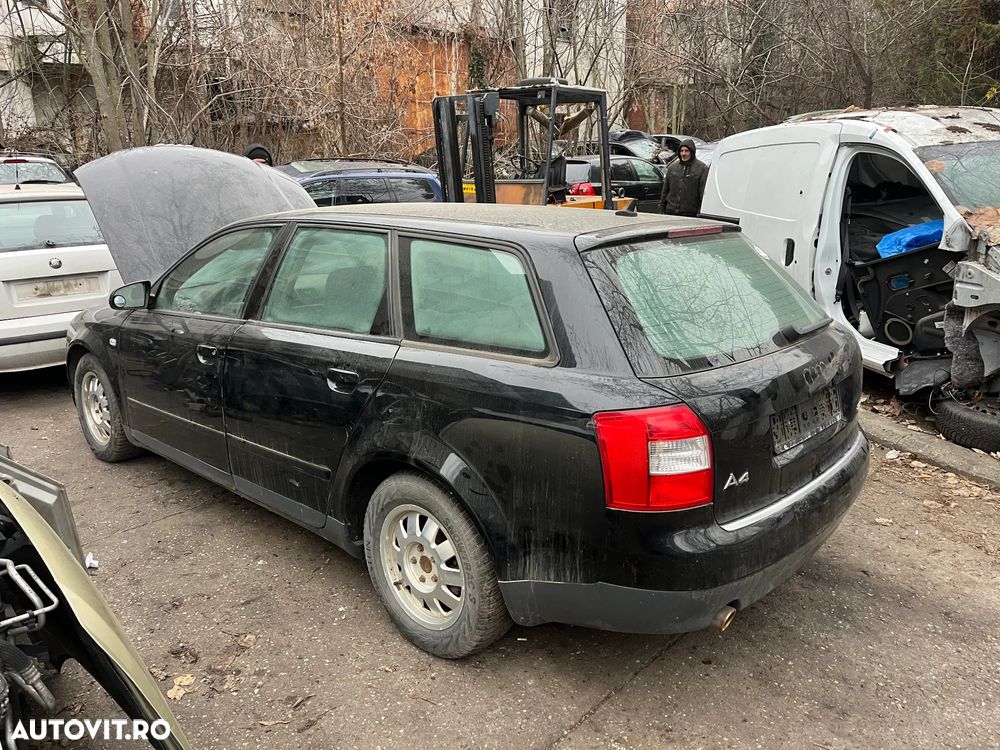 Dezmembrez Audi A4 B6 break negru 2.0 benzina 2002 - 5