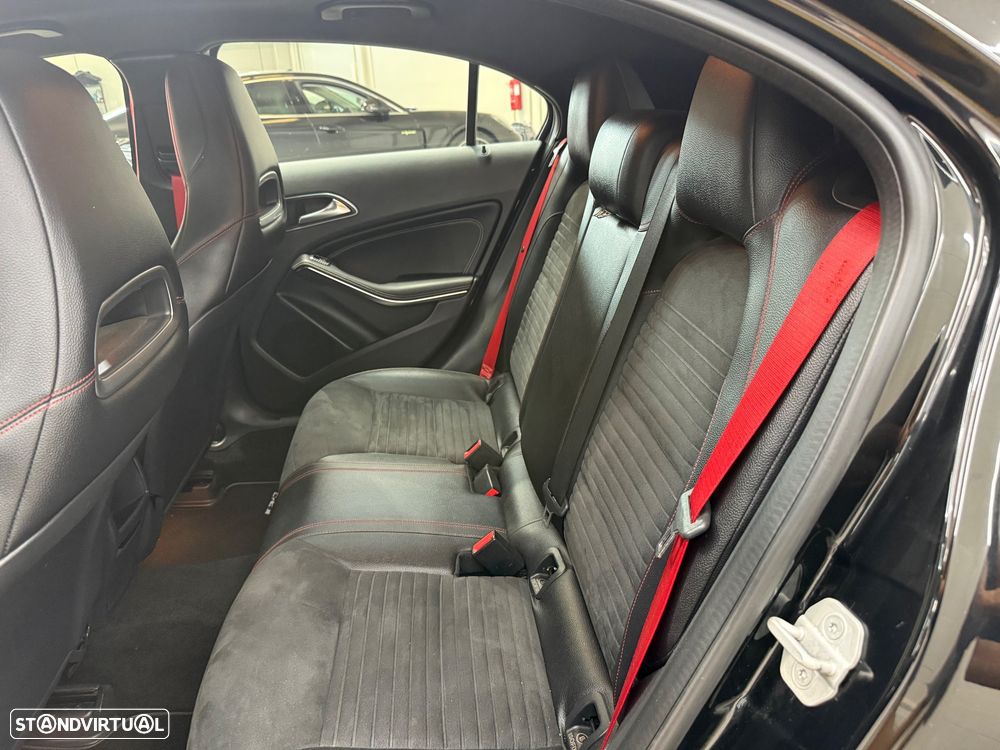 Mercedes-Benz A 45 AMG 4Matic Speedshift 7G-DCT - 12