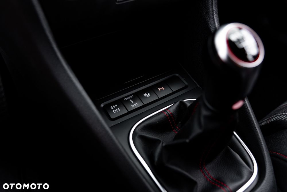 Volkswagen Golf 2.0 GTI - 33