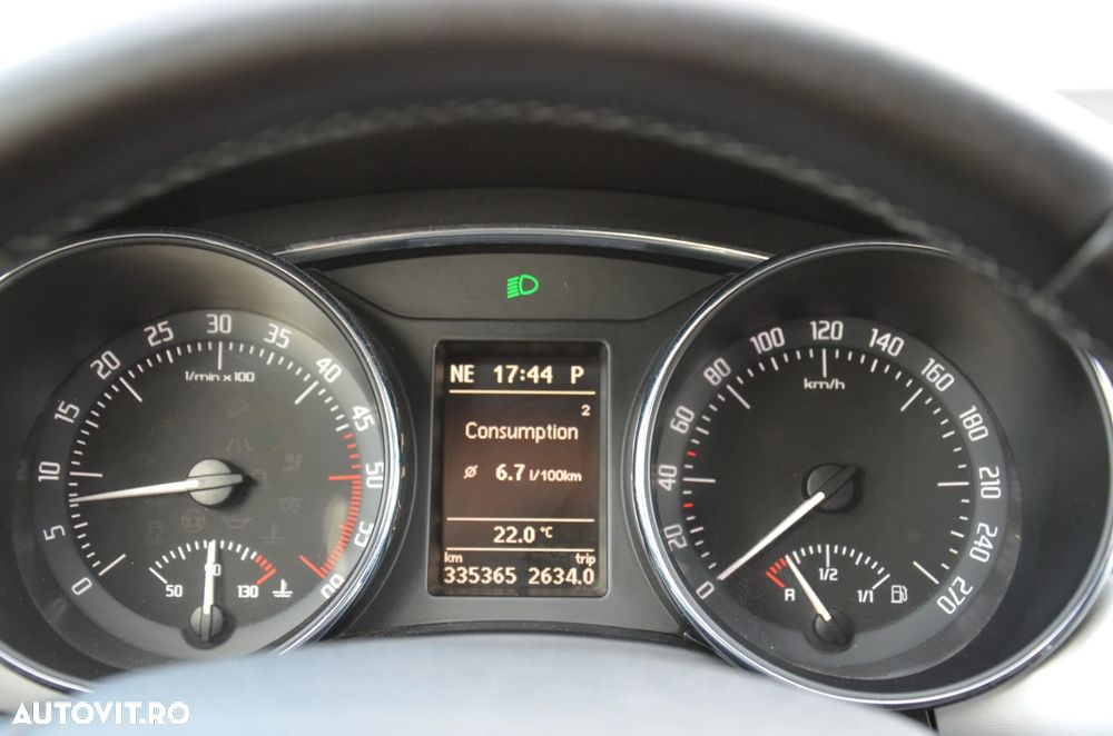 Skoda Superb 2.0 TDI Elegance DSG - 24