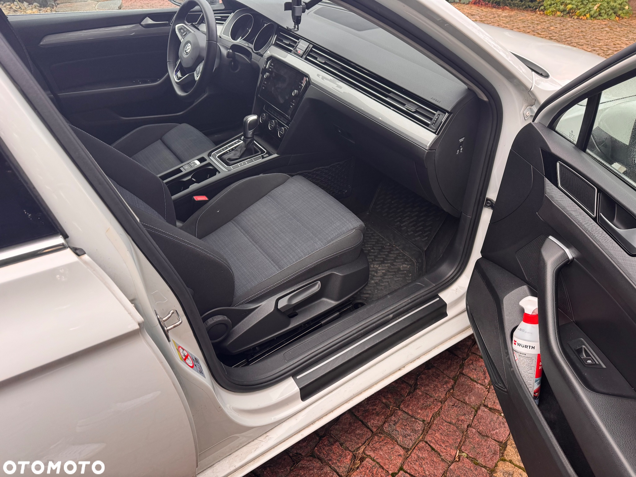 Volkswagen Passat - 11