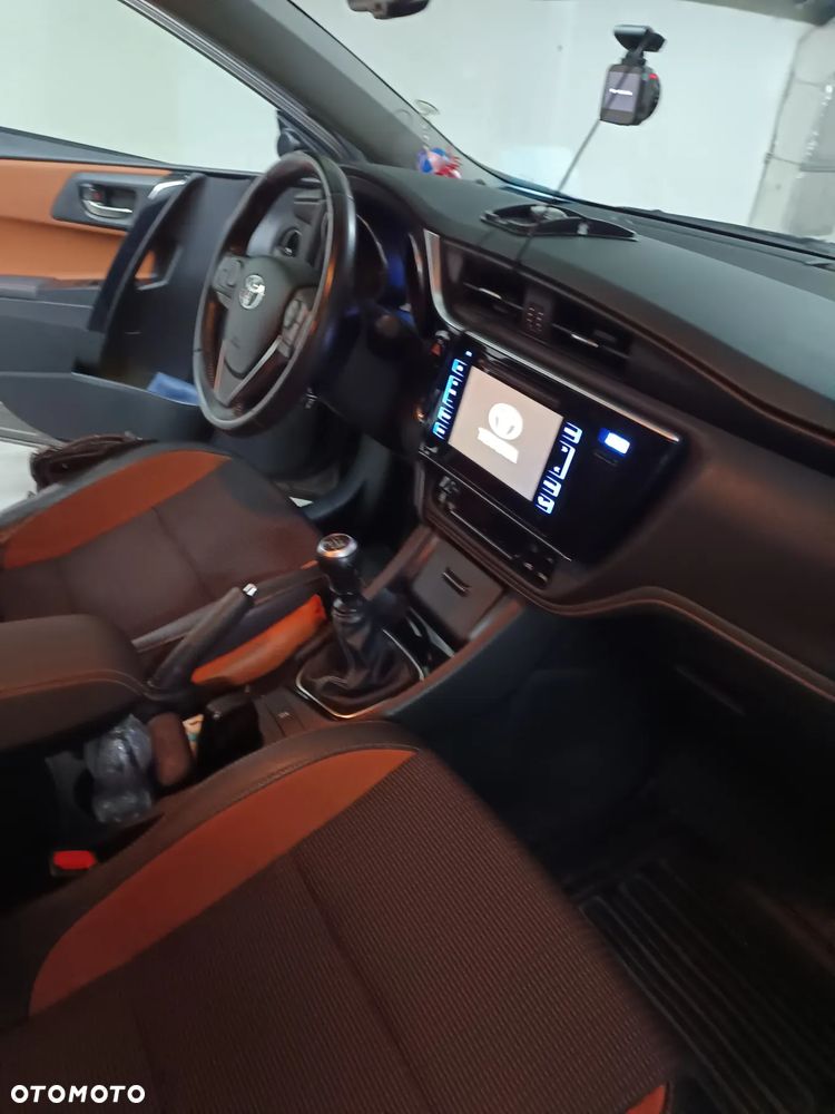 Toyota Auris 1.6 Prestige - 16