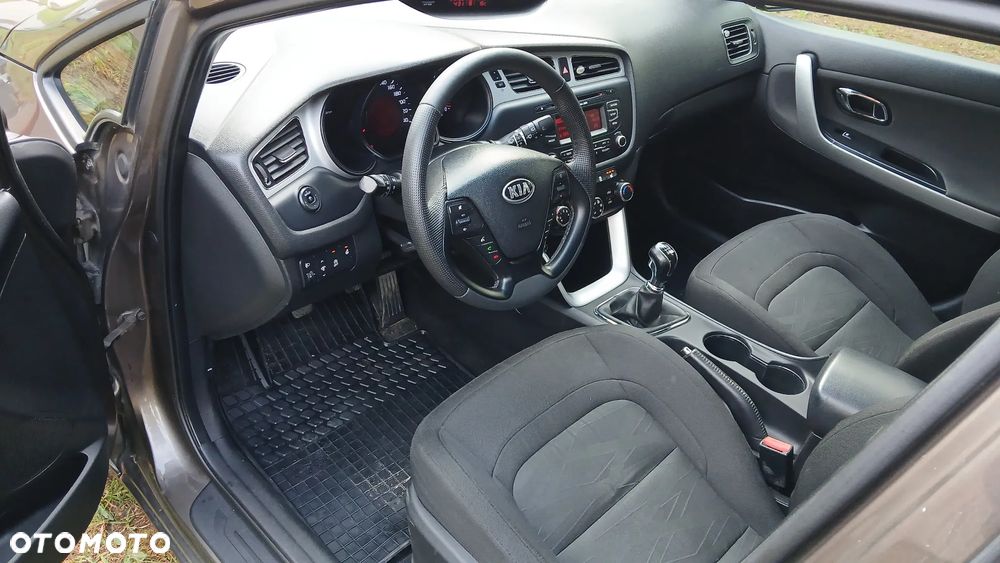 Kia Ceed - 16