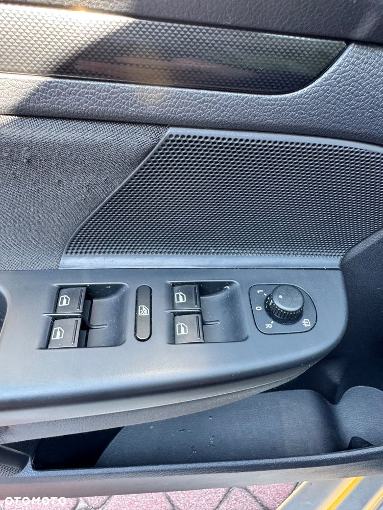 Volkswagen Golf 1.6 Comfortline - 23