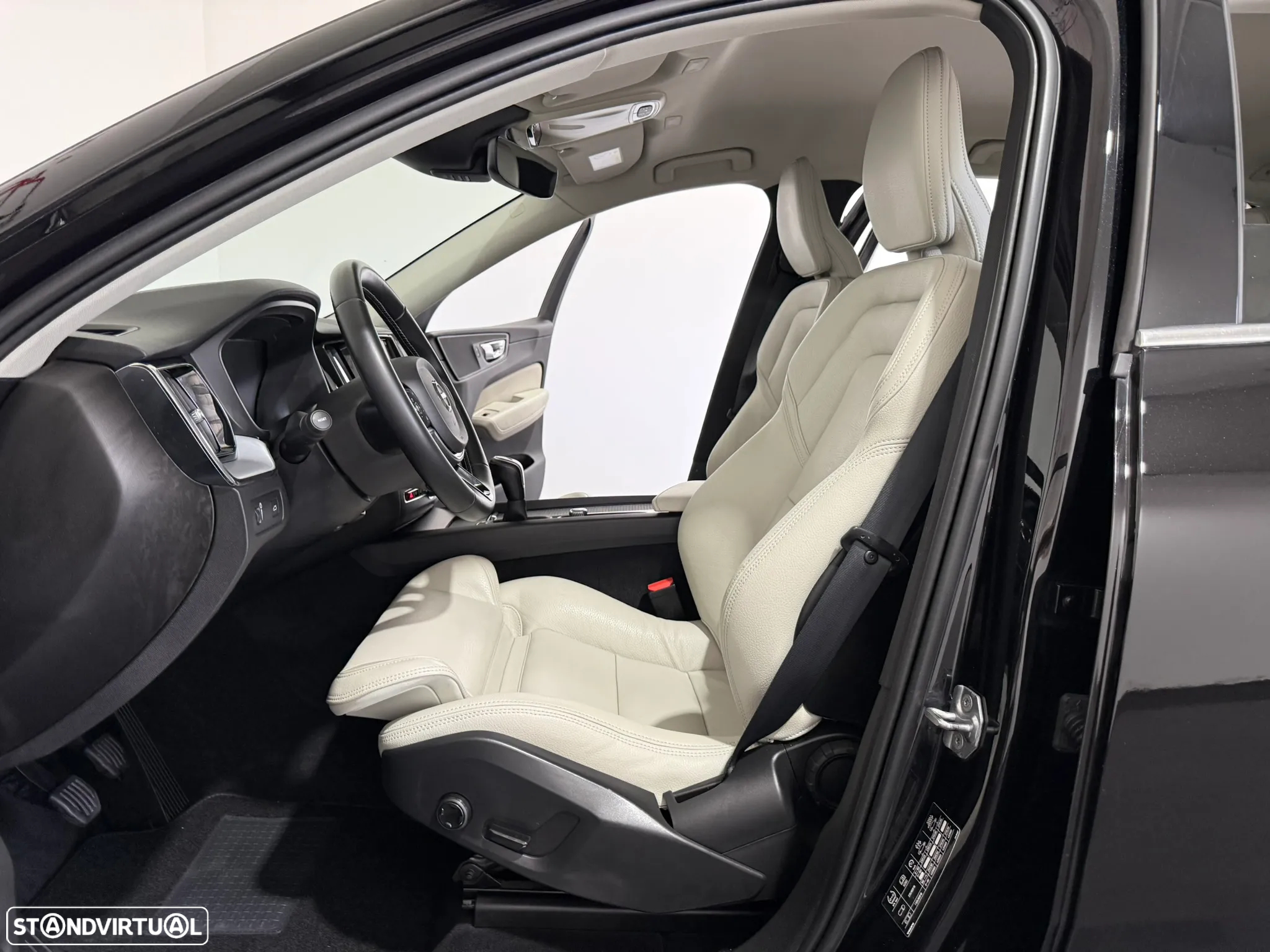 Volvo XC 60 2.0 D4 Momentum Plus - 31