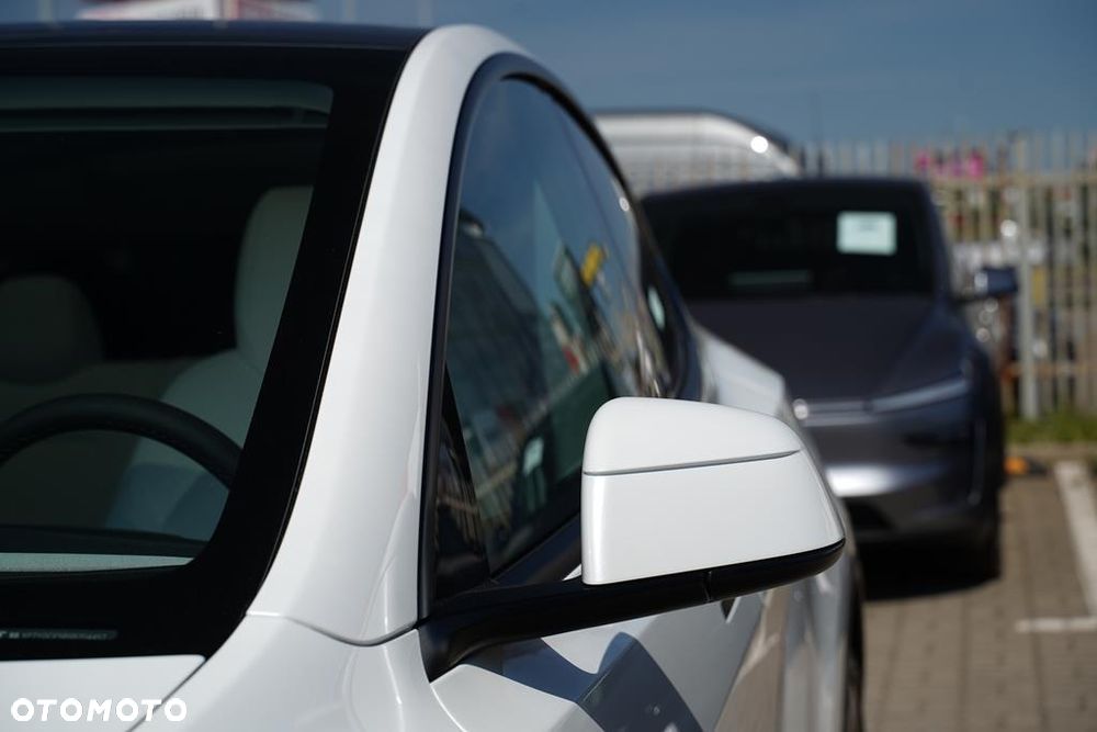 Tesla Model Y 79kWh Long Range RWD - 23
