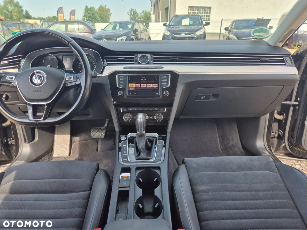 Volkswagen Passat Variant 2.0 TDI SCR DSG (BlueM Tech) Comfortline - 9