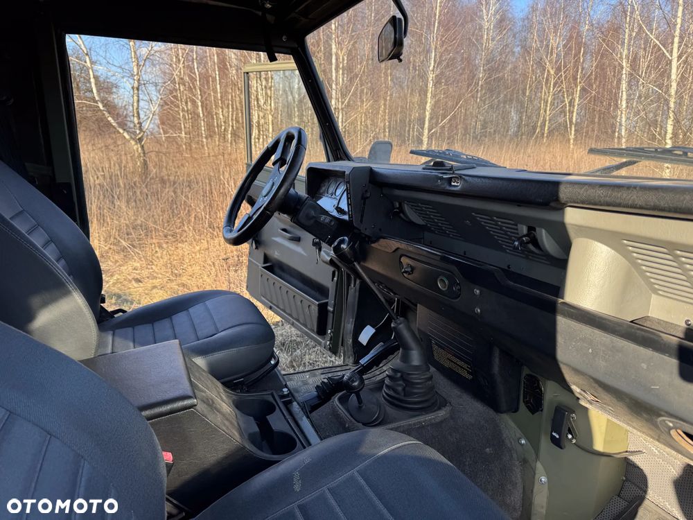 Land Rover Defender - 3