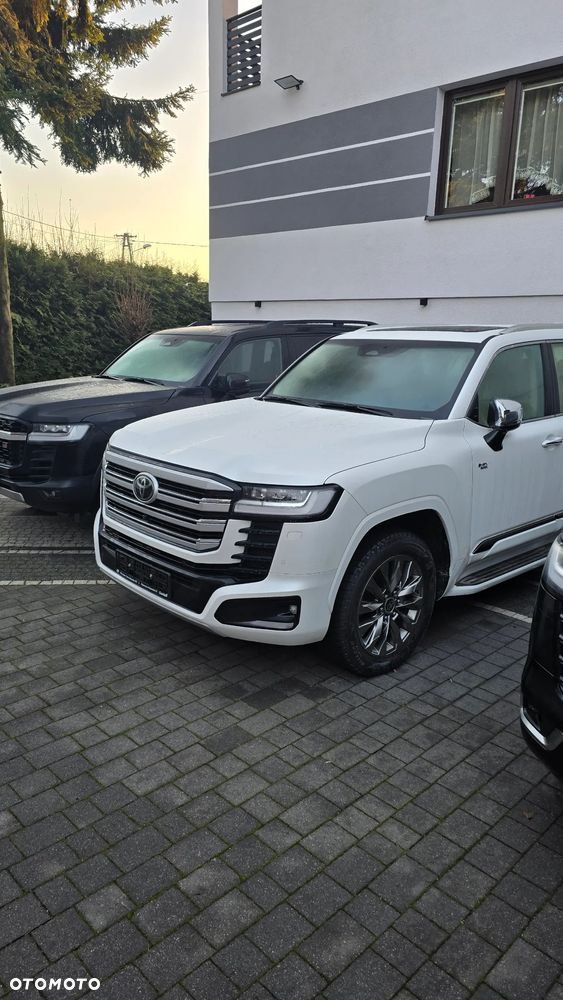 Toyota Land Cruiser - 24