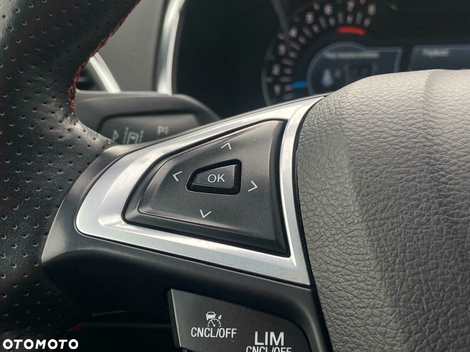 Ford S-Max - 17