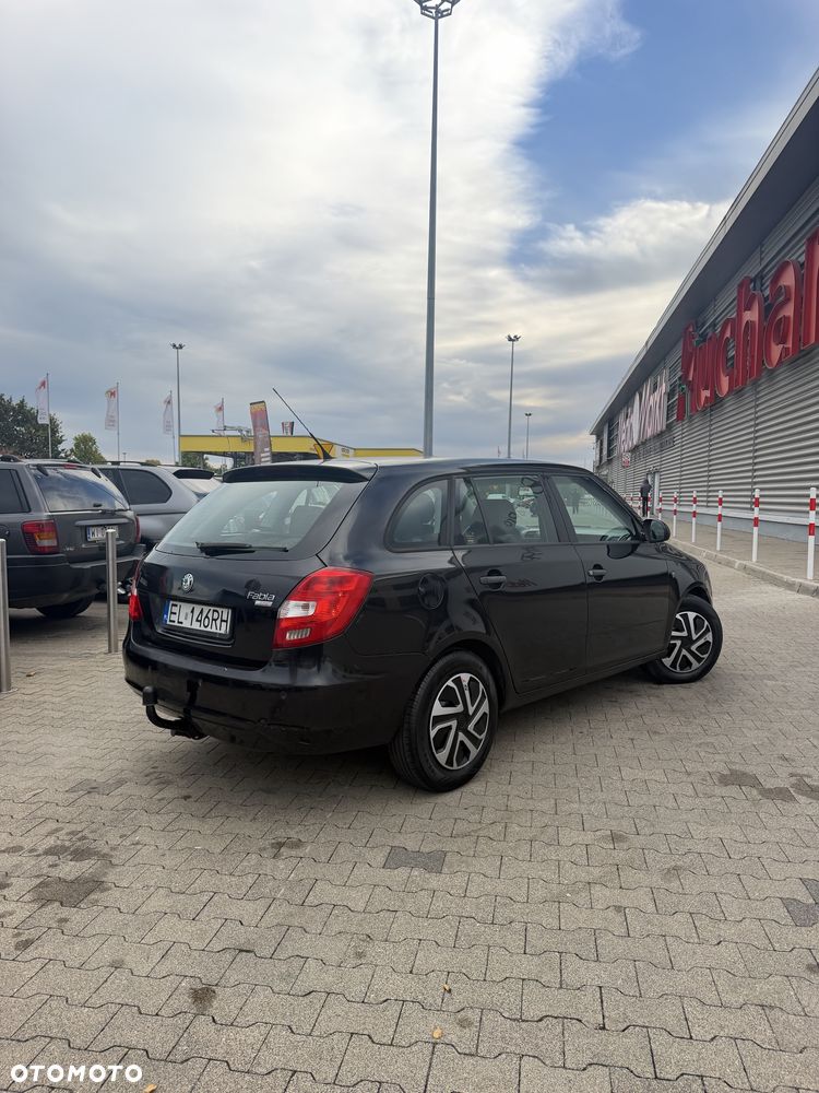 Skoda Fabia 2010 photo 4