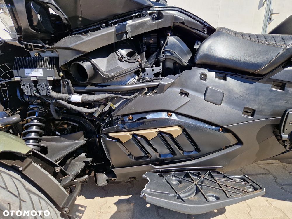 Can-Am Spyder - 17