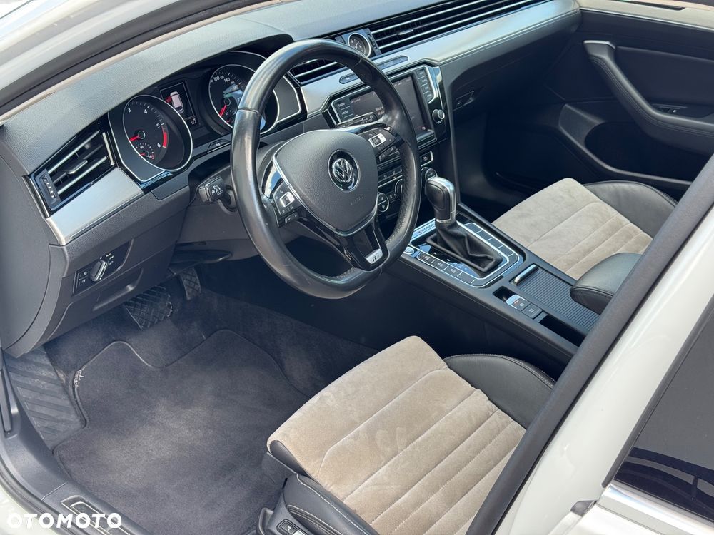 Volkswagen Passat 2.0 TDI SCR (BlueMotion Tech) 4Mot DSG Highline - 25