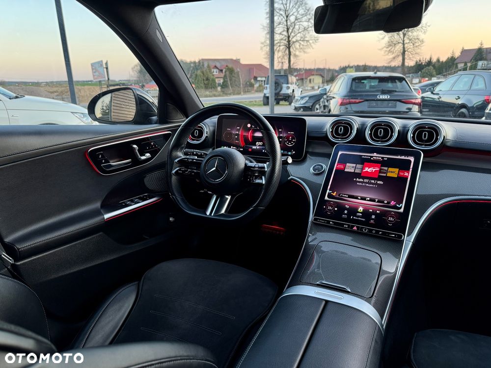 Mercedes-Benz Klasa C 180 9G-TRONIC AMG Line - 19
