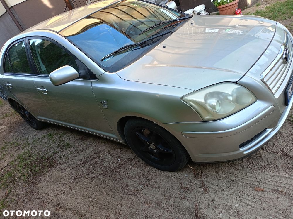 Toyota Avensis - 1