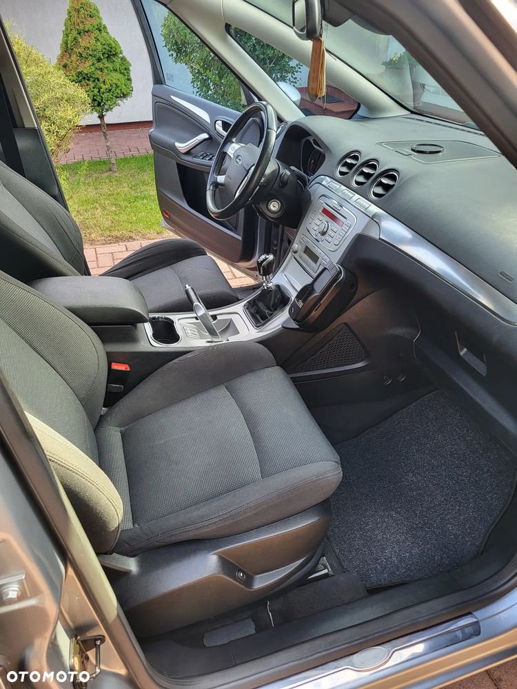 Ford S-Max - 13