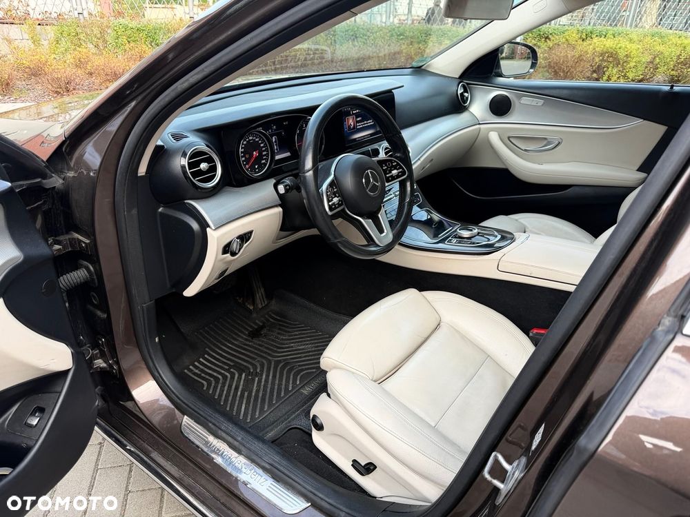 Mercedes-Benz Klasa E 200 d 9G-TRONIC - 25