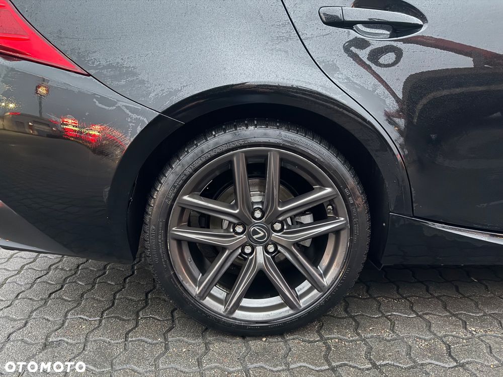 Lexus IS 300h F Sport - 23