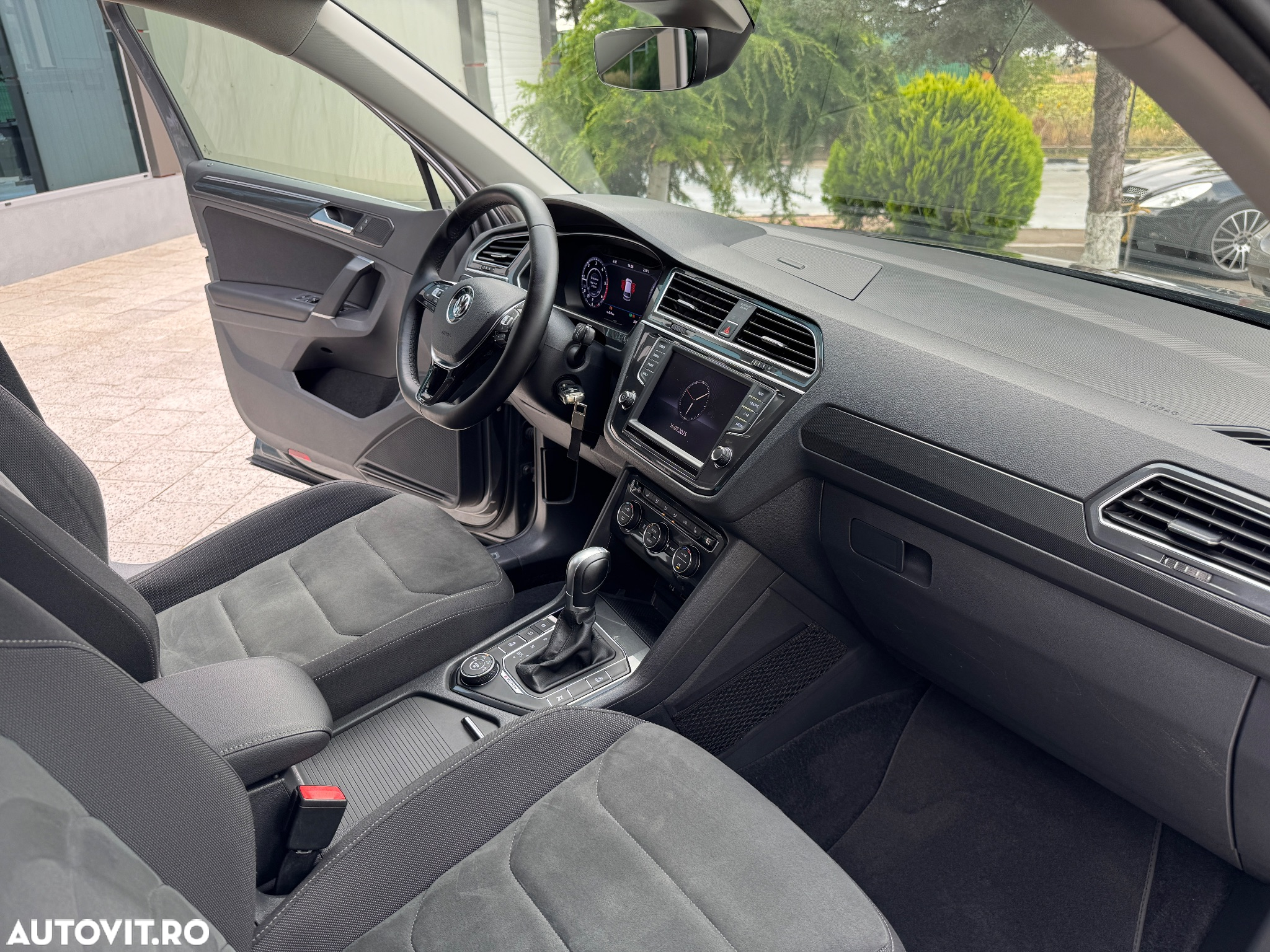 Volkswagen Tiguan 2.0 TDI 4Mot DSG Comfortline - 31