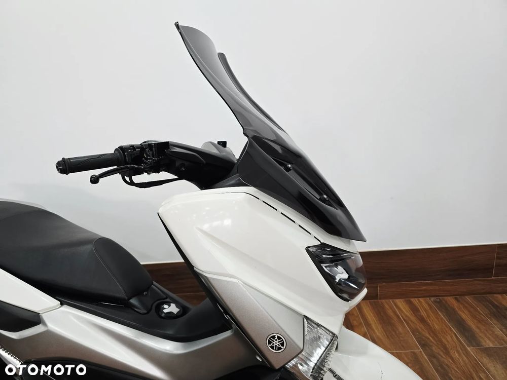 Yamaha NMAX - 10