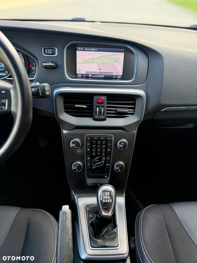 Volvo V40 D4 Momentum - 22