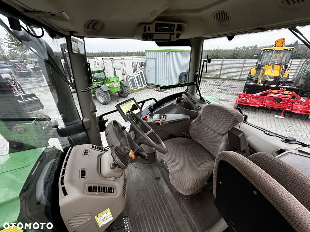 John Deere 6215R - 13
