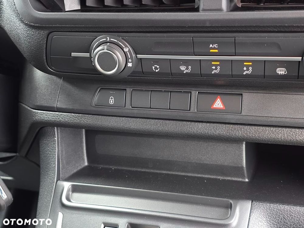 Opel Vivaro 2.2 CDTI XL 3,1t (brygadówka) - 19
