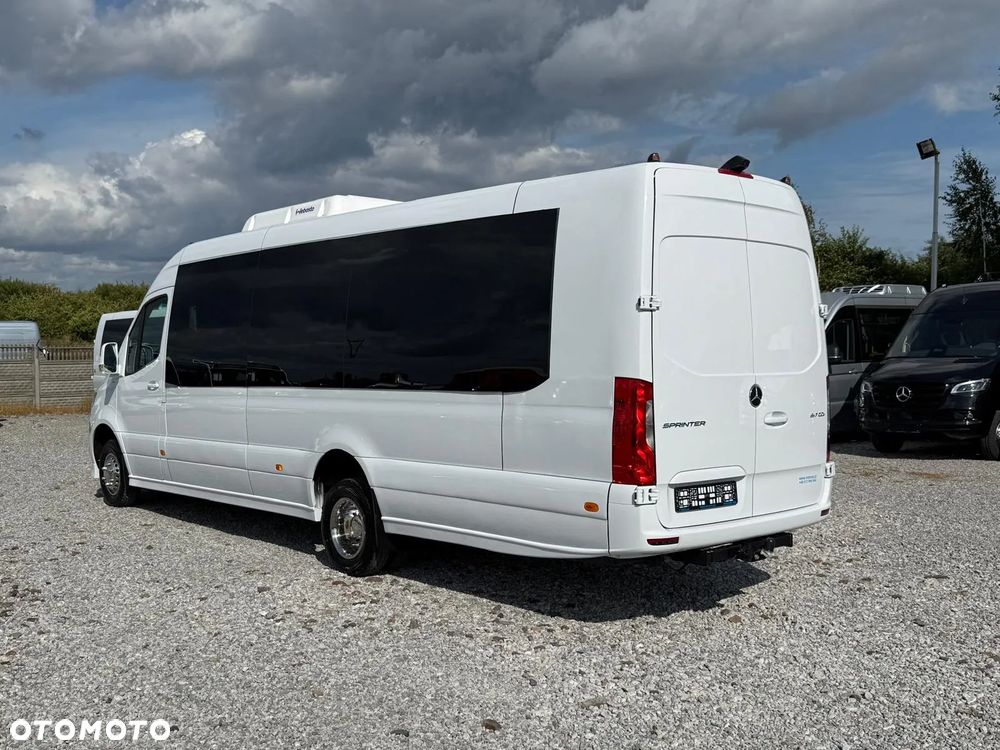 Mercedes-Benz Sprinter 517 - 8