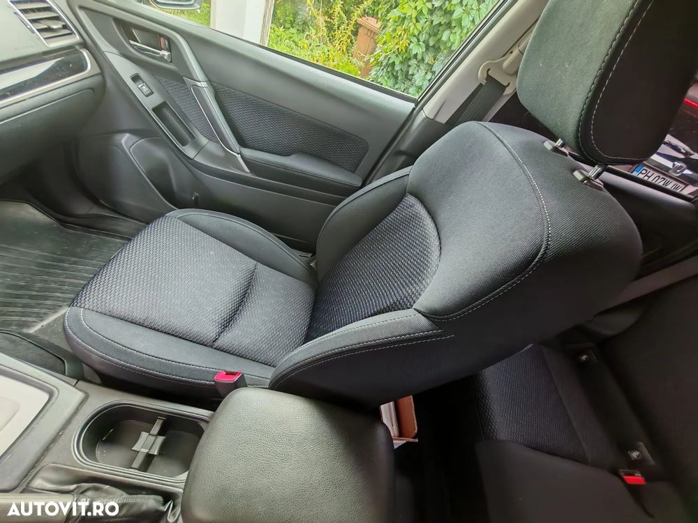Subaru Forester 2.0i CVT Exclusive ES - 10