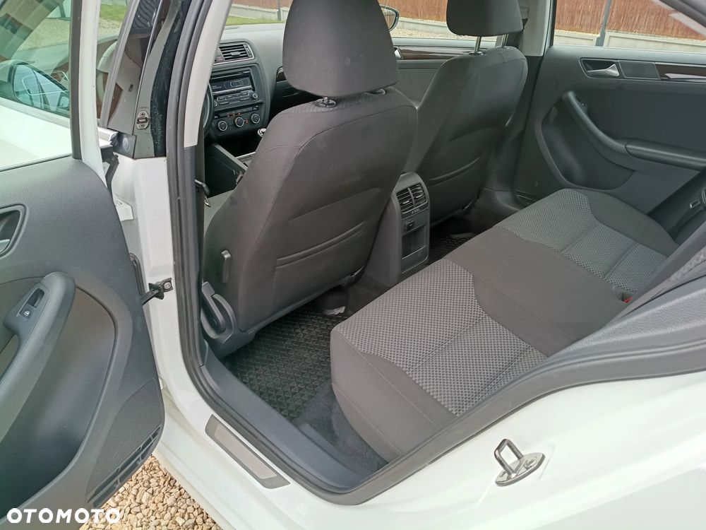 Volkswagen Jetta - 8