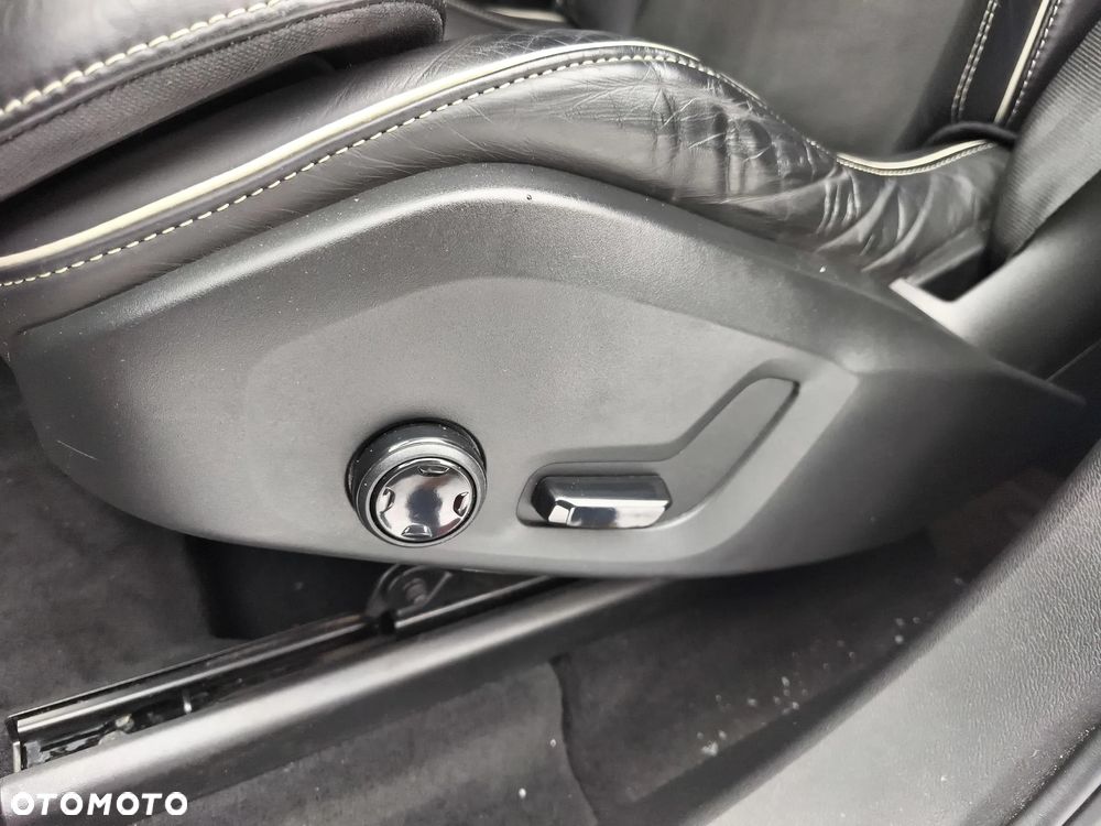 Volvo XC 60 D4 SCR R-Design - 24