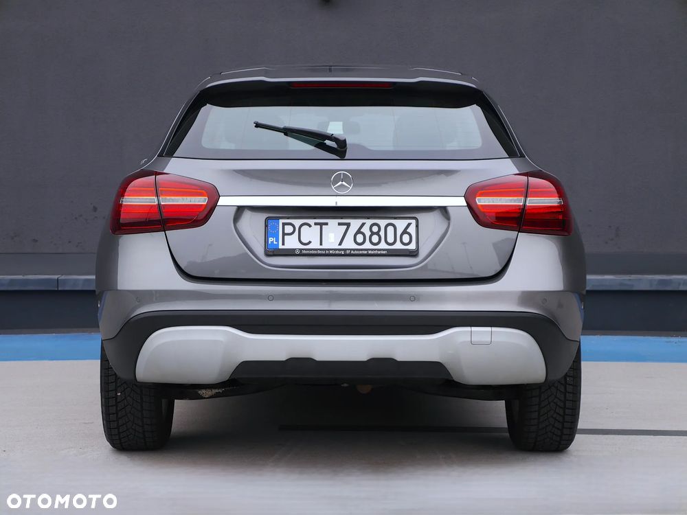 Mercedes-Benz GLA 180 7G-DCT - 33