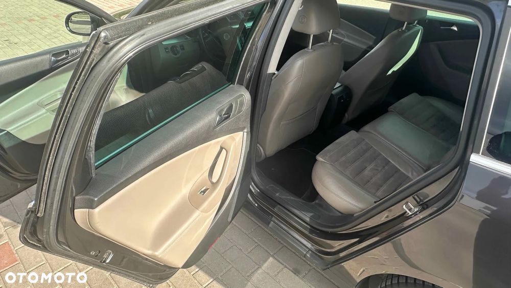 Volkswagen Passat 2.0 TDI Individual Chrom - 12