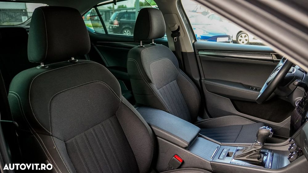 Skoda Superb 2.0 TDI DSG Style - 34