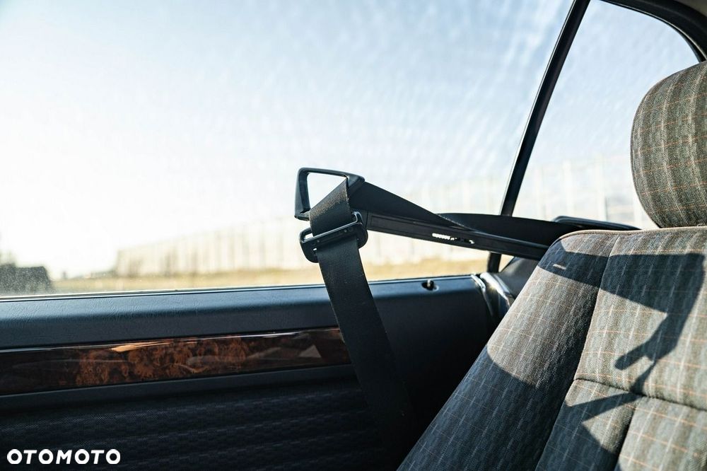 Mercedes-Benz Klasa E 320 - 28