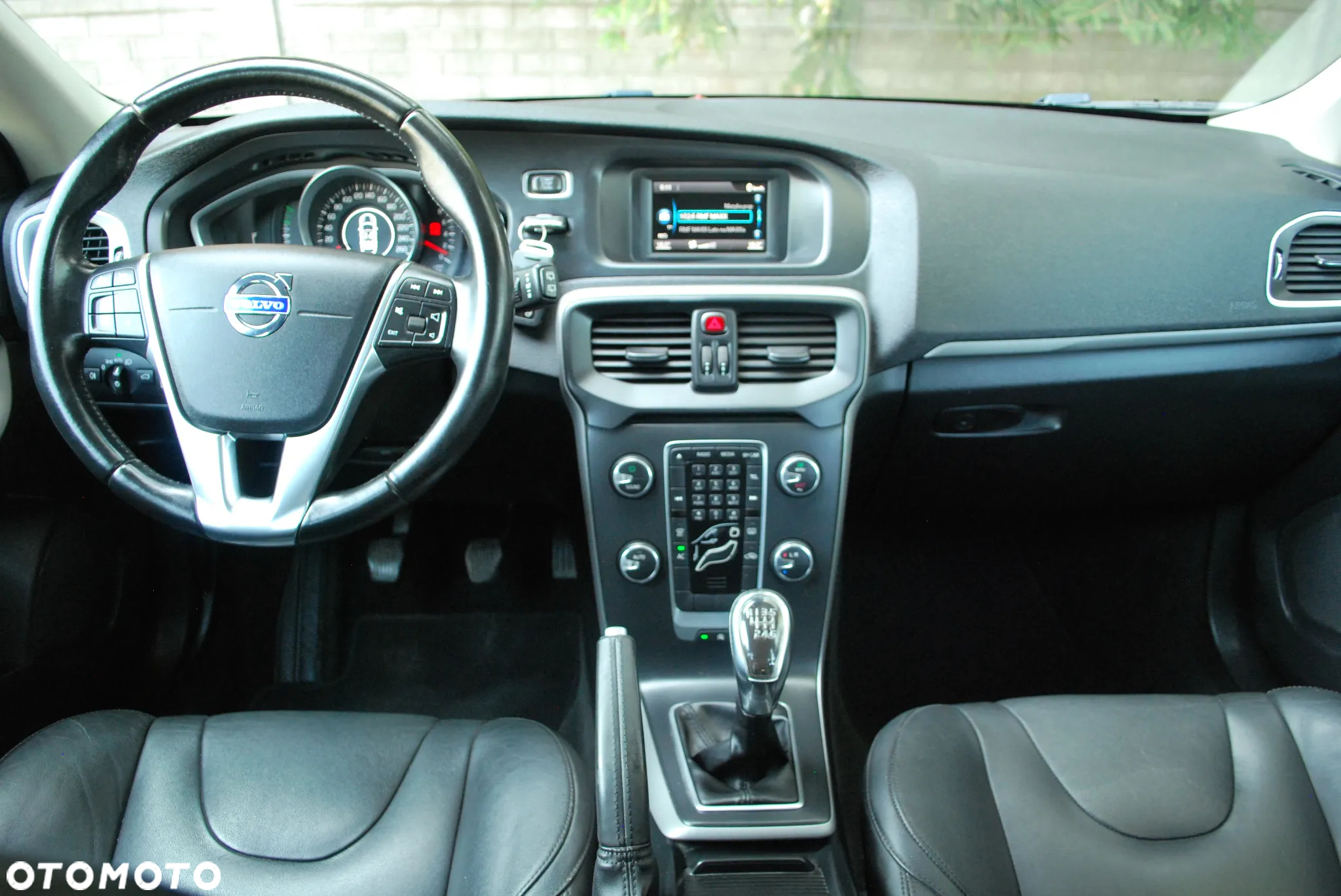 Volvo V40 T2 Momentum - 14