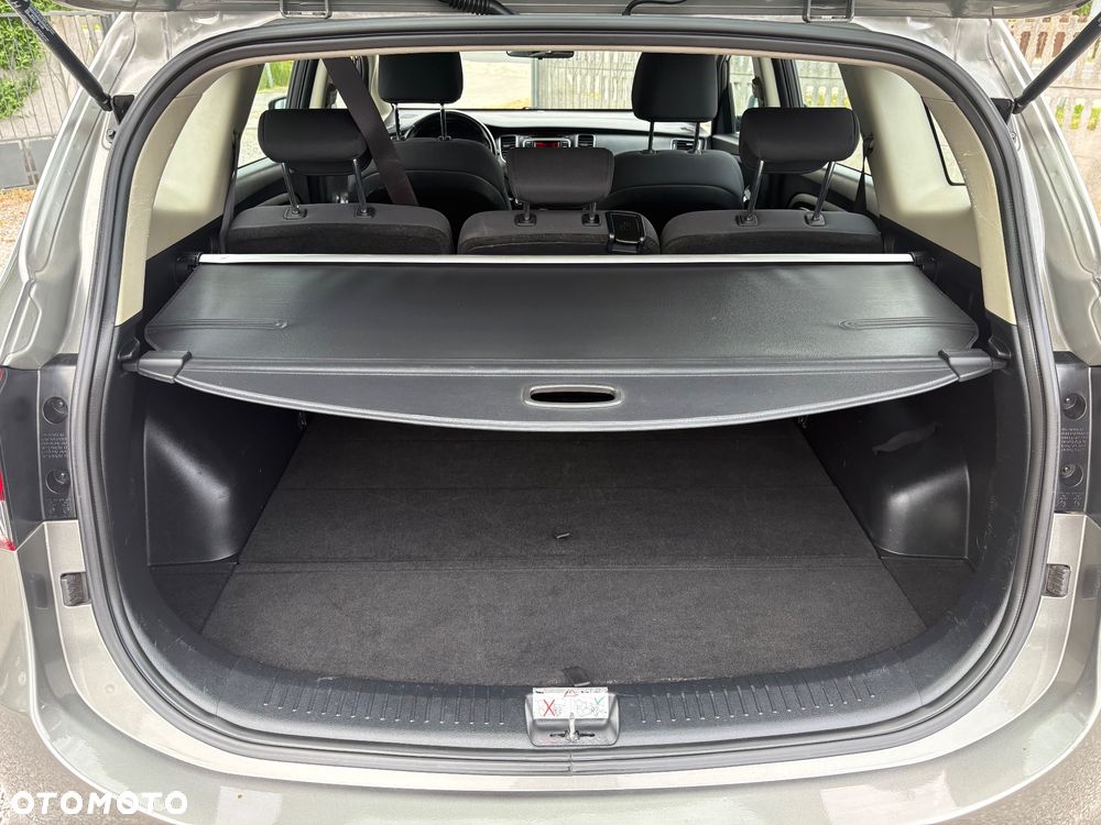 Kia Carens 1.7 CRDi Spirit - 26