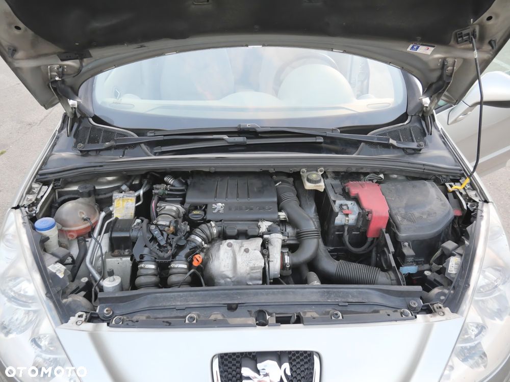 Peugeot 308 1.6 HDi Premium Plus - 6
