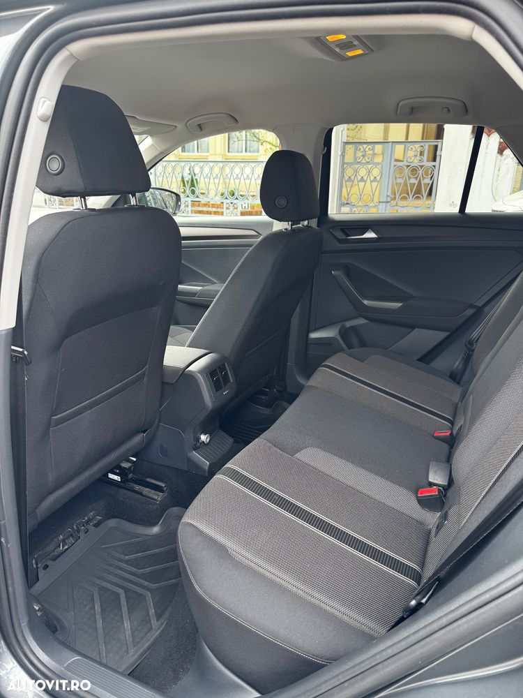 Volkswagen T-Roc - 10